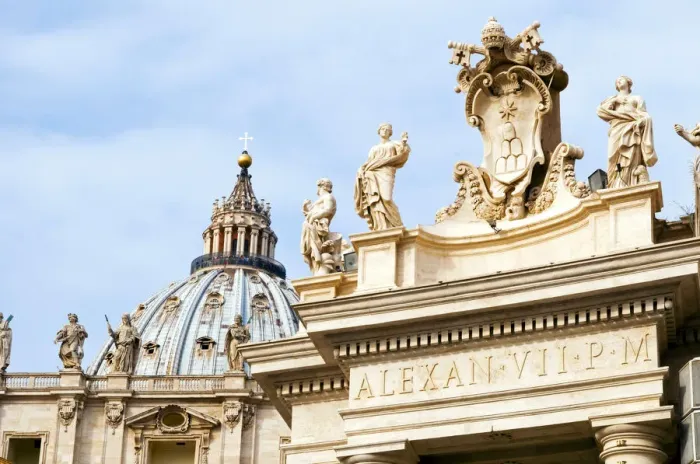 Framed Print : Popes insignia between two statues of saints on the Berninis 17th century colonnade Framed Print : Popes insignia between two statues of saints on the Berninis 17th century colonnade