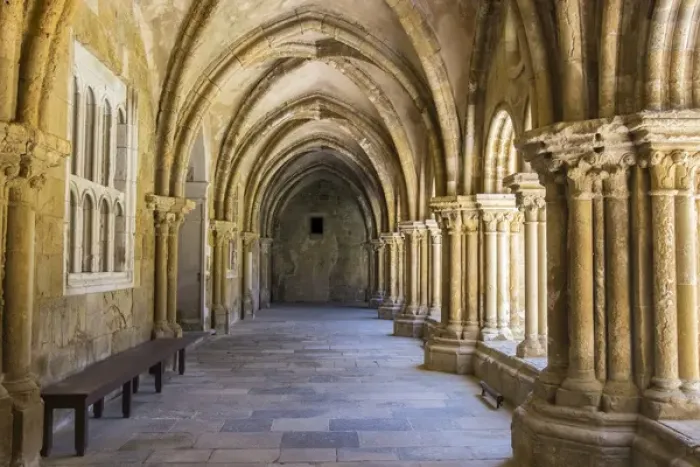 Framed Print : Portugal, Coimbra. Old Cathedral cloister. Archways, walking paths, courtyard Framed Print : Portugal, Coimbra. Old Cathedral cloister. Archways, walking paths, courtyard