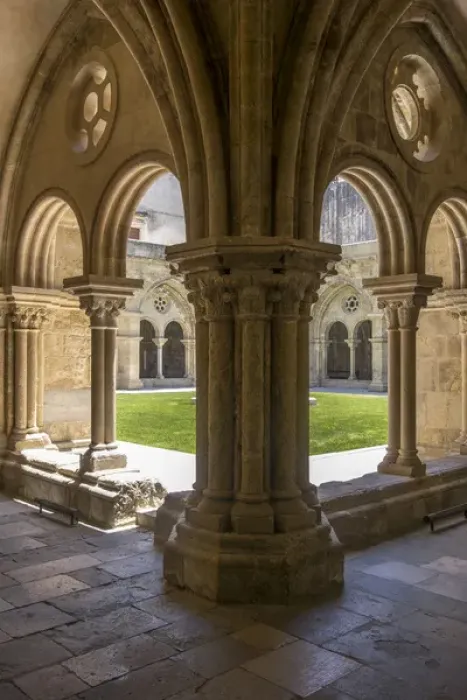 Framed Print : Portugal, Coimbra. Old Cathedral cloister. Archways, walking paths, courtyard Framed Print : Portugal, Coimbra. Old Cathedral cloister. Archways, walking paths, courtyard