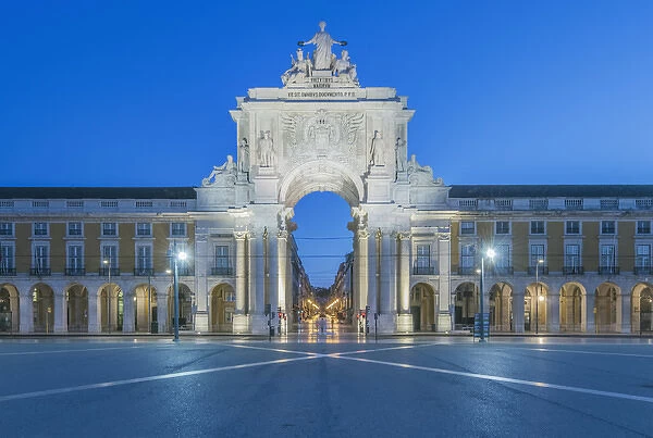 Portugal, Lisbon, Baixa, Arco da Rua Augusta (August Street Arch) at Dawn