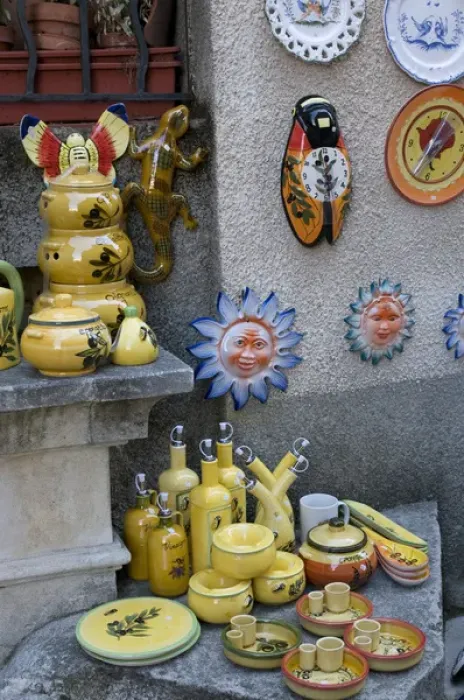 Framed Print : Pottery, Moustiers-Sainte-Marie, Provence, France