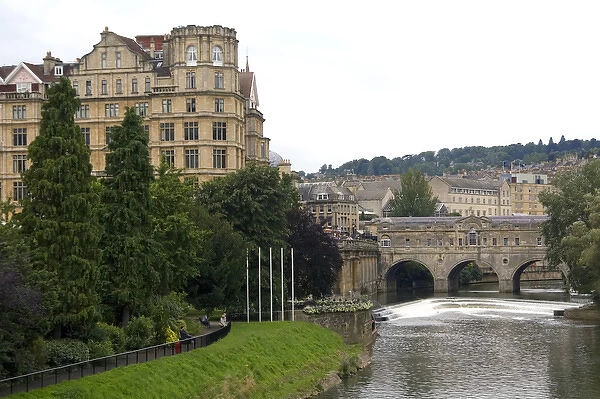 The Pulteney Bridge crossing the River Avon in the city of Bath, Somerset, England