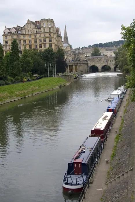 Framed Print : The Pulteney Bridge crossing the River Avon in the city of Bath, Somerset, England Framed Print : The Pulteney Bridge crossing the River Avon in the city of Bath, Somerset, England