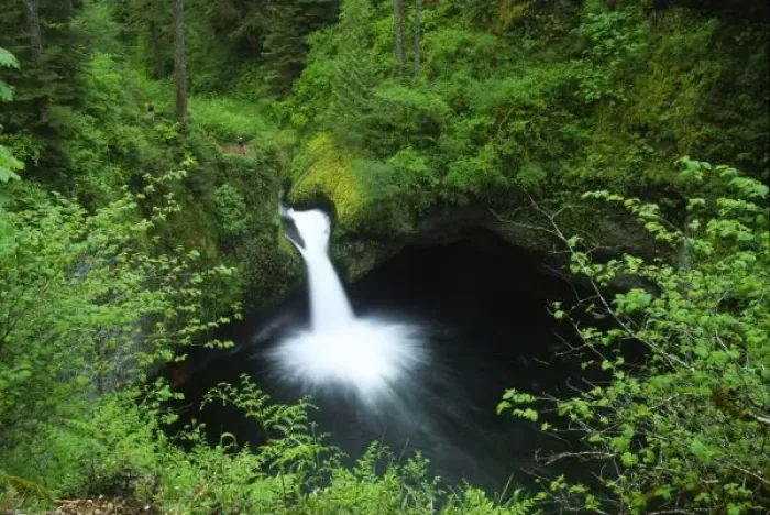 Framed Print : Punchbowl Falls on Eagle Creek, Columbia River Gorge National Scenic Area, Oregon, US Framed Print : Punchbowl Falls on Eagle Creek, Columbia River Gorge National Scenic Area, Oregon, US