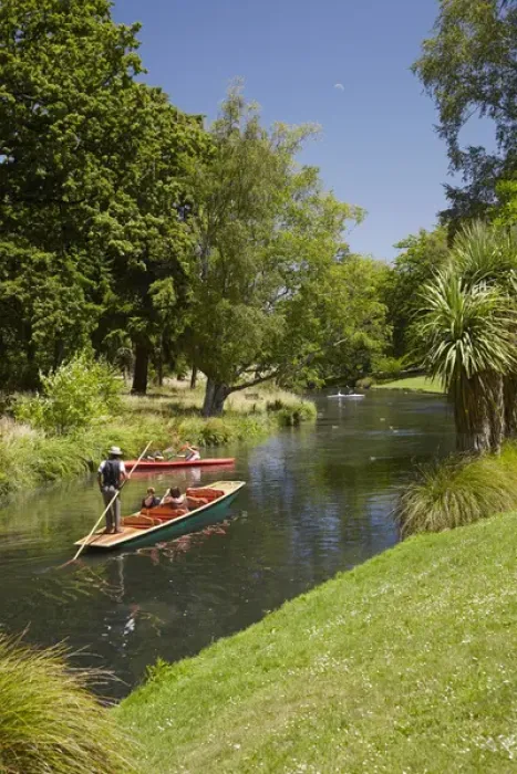 Framed Print : Punting on the Avon, Christchurch, Canterbury, South Island, New Zealand Framed Print : Punting on the Avon, Christchurch, Canterbury, South Island, New Zealand