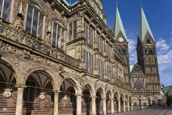 Framed Print : Rathaus (city hall), St Petri Dom (St Peters Cathedral), Marktplaz, Bremen Framed Print : Rathaus (city hall), St Petri Dom (St Peters Cathedral), Marktplaz, Bremen