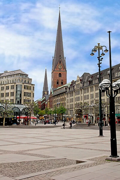 Rathaus market platz square and St. Petrikirche, St