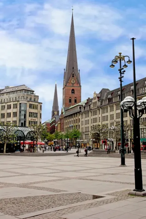Framed Print : Rathaus market platz square and St. Petrikirche, St