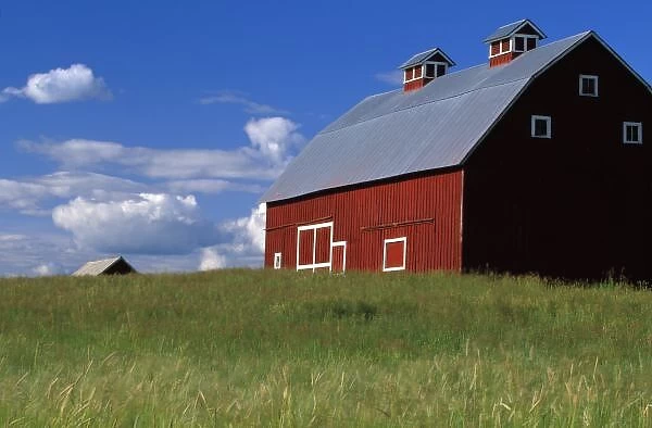 Red barn in Latah County, Idaho state PR (MR)