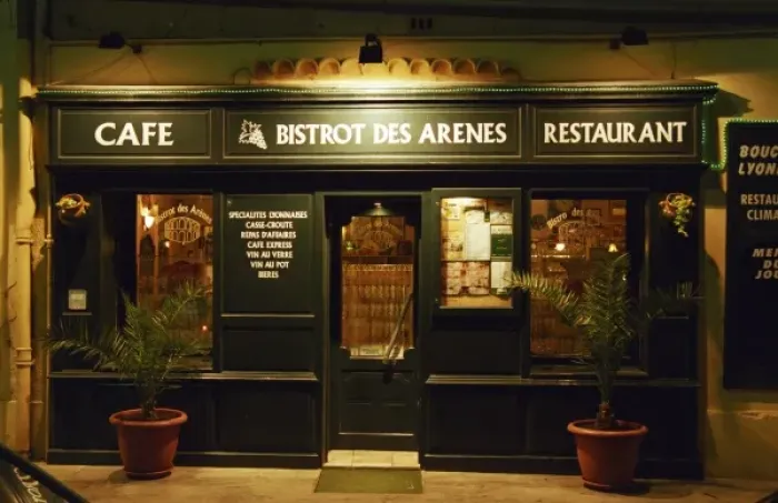 Framed Print : The restaurant Bistrot des Arenes in Nimes, a very traditional Lyon style restaurant