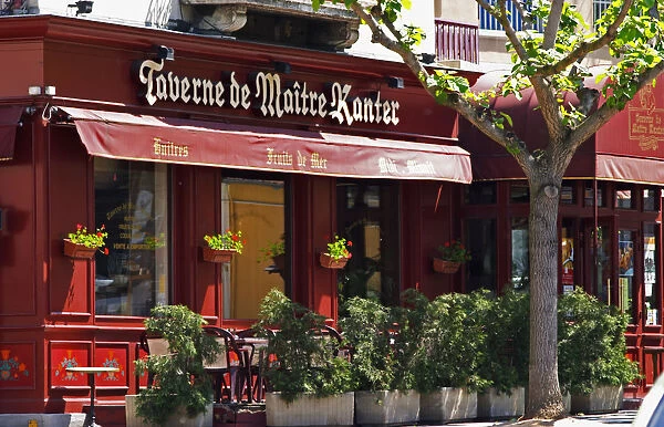 The restaurant Taverne de Maitre Kanter with outside seating. Vienne, Isere Isere