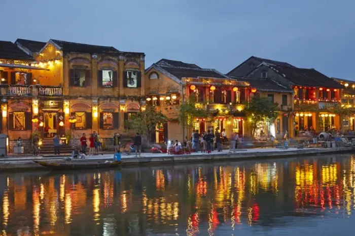 Framed Print : Restaurants reflected in Thu Bon River at dusk, Hoi An (UNESCO World Heritage Site) Framed Print : Restaurants reflected in Thu Bon River at dusk, Hoi An (UNESCO World Heritage Site)