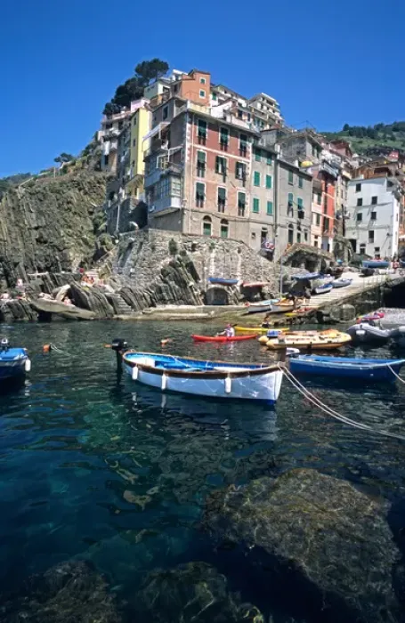 Framed Print : Riomaggiori, Cinque Terre, Liguria, Ital Mediterranean Sea