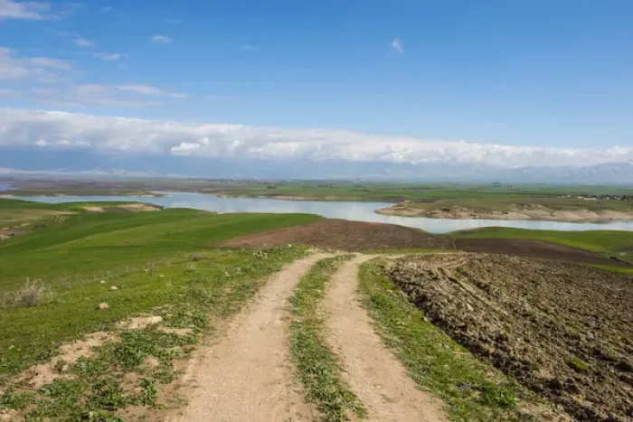 Framed Print : Road leading to the Darbandikhan artifical lake on the border of Iran, Iraq Kurdistan