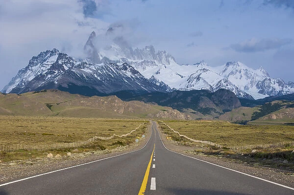 Road leading to Mount Fitzroy near El Chalten, Patagonia, Argentina, South America