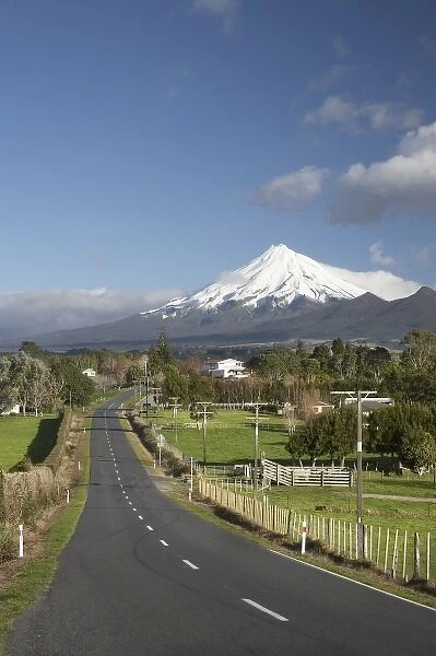 Road and Mt Taranaki  /  Mt Egmont, Taranaki, North Island, New Zealand
