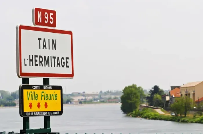 Framed Print : A road sign at the entrance to the town Tain l Hermitage. Tain laaHermitage