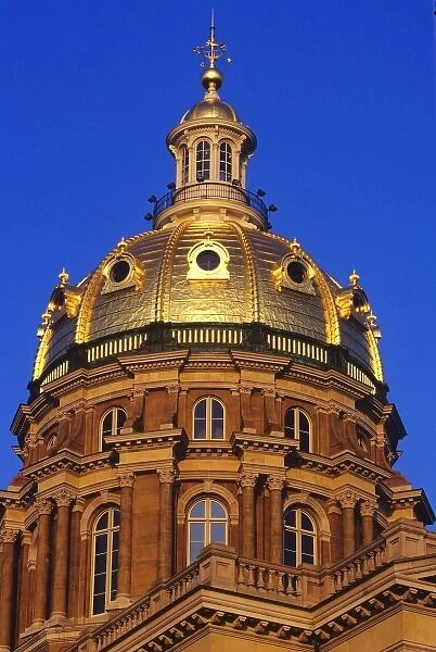 Rotunda of the state capitol buildng in Des Moines, Iowa