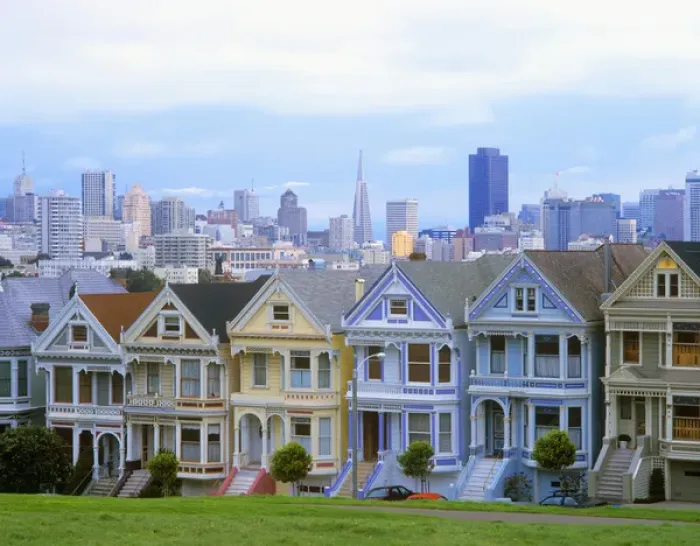 Framed Print : A row of vintorian homes typify San Franciscos funky and elegant reputation