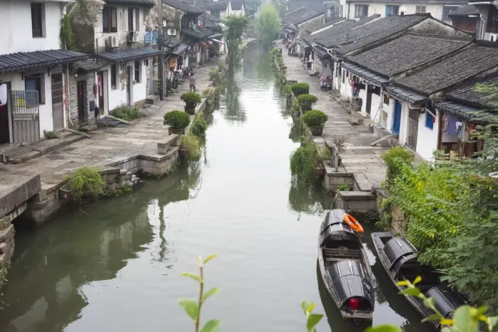 Framed Print : Rowing Wupeng boat on the Grand Canal, Shaoxing, Zhejiang Province, China Framed Print : Rowing Wupeng boat on the Grand Canal, Shaoxing, Zhejiang Province, China