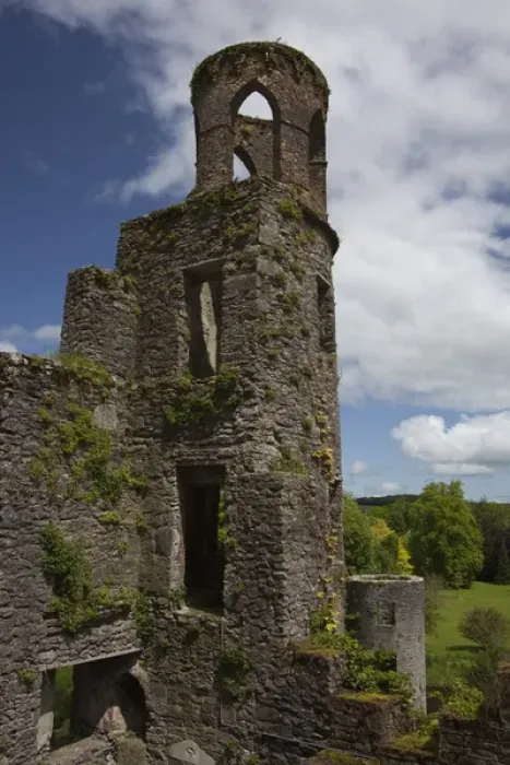 Framed Print : Ruins of the Blarney Castle qith a blue sky and white puffy clouds Framed Print : Ruins of the Blarney Castle qith a blue sky and white puffy clouds