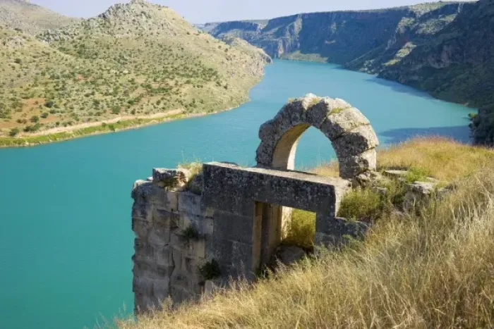 Framed Print : Rumkale near Halfeti by the reservoir lake of Birecik dam on the Euphrates river