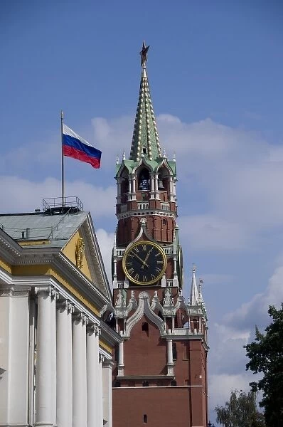 Russia, Moscow, The Kremlin. Saviors Tower and Gate (aka Spasskaya Tower or Holy Gate)