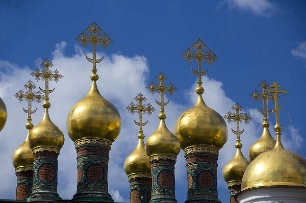 Russia, Moscow, The Kremlin. Terem Palace, guilded cupolas top the Czarinas Golden Chamber
