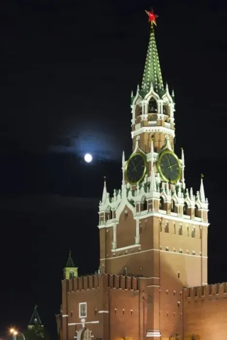 Framed Print : Russia, Moscow Oblast, Moscow, Red Square, Kremlin, Spasskaya Tower, evening Framed Print : Russia, Moscow Oblast, Moscow, Red Square, Kremlin, Spasskaya Tower, evening