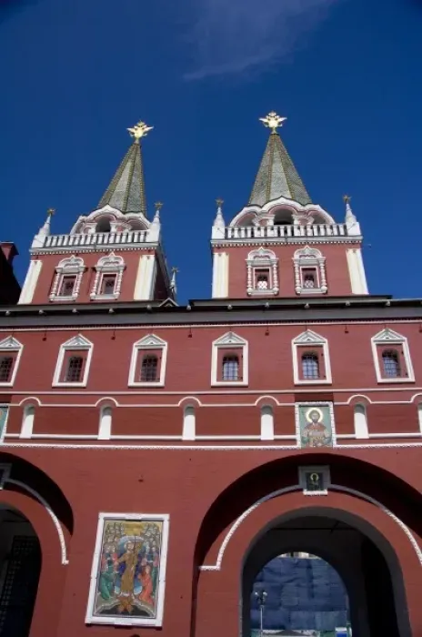 Framed Print : Russia, Moscow, Red Square. Voskresenskie Gate (aka Resurrection Gate), golden double-headed