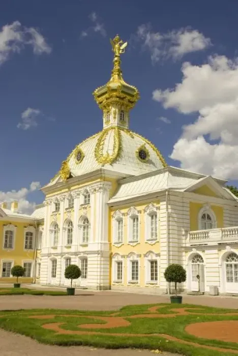 Framed Print : Russia. Petrodvorets. Peterhof Palace. Peter the Greats summer palace. Grand Palace Framed Print : Russia. Petrodvorets. Peterhof Palace. Peter the Greats summer palace. Grand Palace