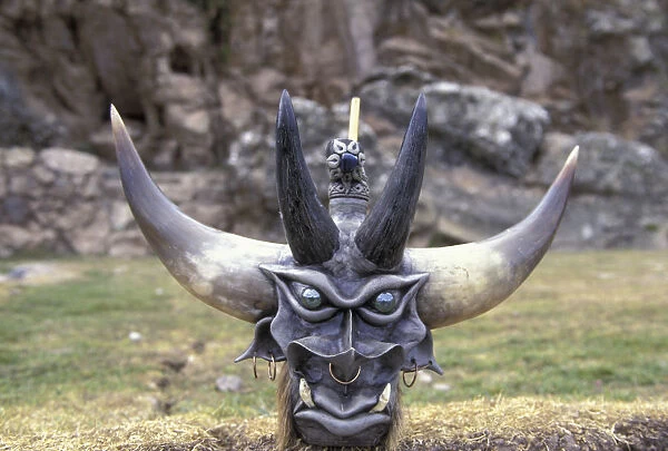 SA, Peru, Chinchero Hand-made flask, horns, teeth and clay