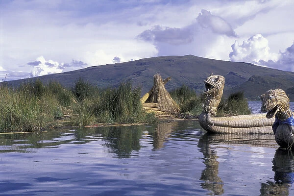 SA, Peru, Lake Titicaca, Uros Floating Islands Famous dragon boats