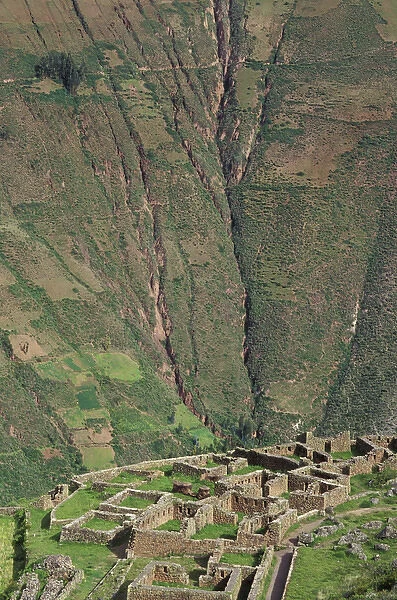 SA, Peru, Urubamba Valley, ruins of Picas Inca ruins of Picas on a high bluff