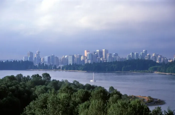 Framed Print : Sail boat on the river in front of the skyline of the city of Vancouver, British Columbia