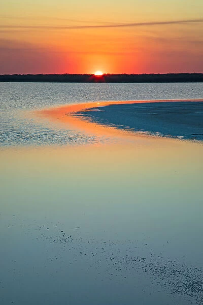 Sal del Rey (The Kings Salt), natural salt lake at sunset