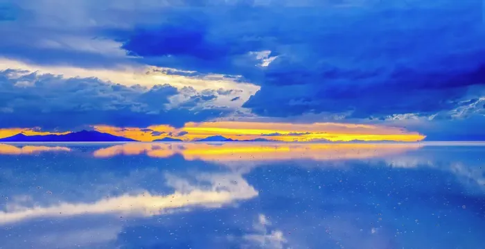 Framed Print : Salar de Uyuni, Bolivia. Panorama view at sunset of the Salar de Uyuni, the world's largest salt flat Framed Print : Salar de Uyuni, Bolivia. Panorama view at sunset of the Salar de Uyuni, the world's largest salt flat