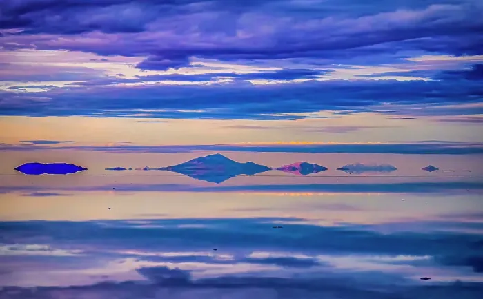 Framed Print : Salar de Uyuni, Bolivia. Wide angle landscape view at sunset of clouds over the Salar de Uyuni, the world's largest salt flat Framed Print : Salar de Uyuni, Bolivia. Wide angle landscape view at sunset of clouds over the Salar de Uyuni, the world's largest salt flat
