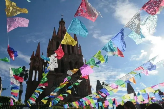 Framed Print : San Miguel de Allende, Mexico. Main plaza and cathedral decorated for Day of the Dead