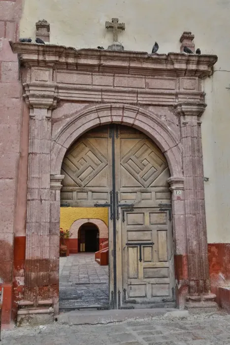 Framed Print : San Miguel De Allende, Mexico. Open doorway into plaza of church Framed Print : San Miguel De Allende, Mexico. Open doorway into plaza of church