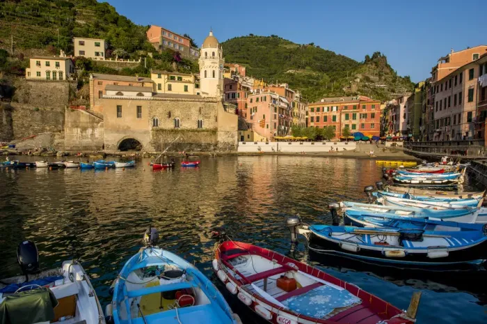 Framed Print : Santa Margheritte de Antiochia church and harbor, Vernazza, Cinque Terre, Italy