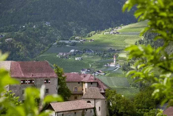Framed Print : Schenna (Scena) near Meran (Merano), palace, castle with a view towards the village of tyrol