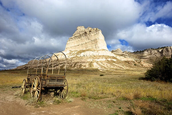 Scotts Bluff in present day Nebraska, towering 800 feet over the plains, was