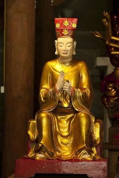 SE Asia, Vietnam, Ninh Binh, Statue of Empror Tien Hoang