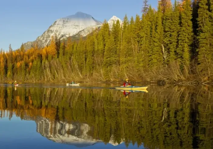 Framed Print : Sea kayaking in Bowman Lake in autumn in Glacier National Park, Montana, USA. (MR) Framed Print : Sea kayaking in Bowman Lake in autumn in Glacier National Park, Montana, USA. (MR)