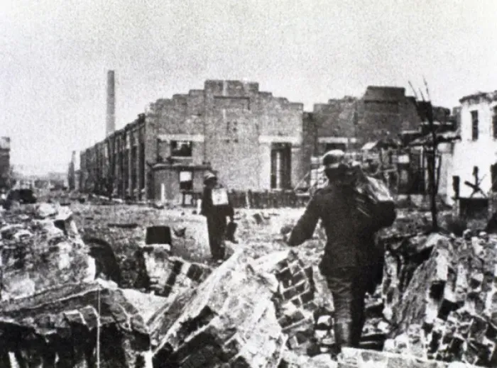Framed Print : SECOND WORLD WAR. Battle of Stalingrad fought between Russian and German troops