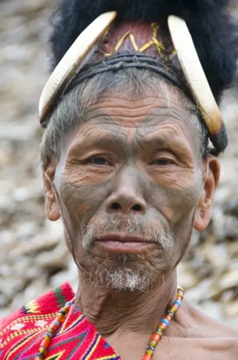 Framed Print : Shanghah Chingnyu Village, Nagaland, northeast India, old tattoed man dressed in Framed Print : Shanghah Chingnyu Village, Nagaland, northeast India, old tattoed man dressed in