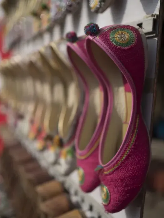 Framed Print : Shoe shop in Amritsar, Punjab, India Framed Print : Shoe shop in Amritsar, Punjab, India