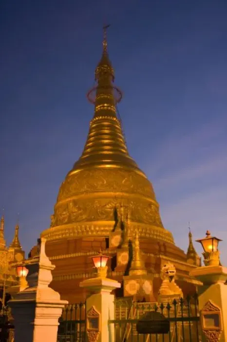 Framed Print : Shwe Myin Tin Temple, dusk, Make Tehi Lar, approximately 500 km north of Yangon