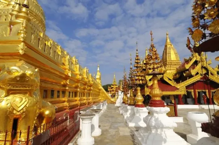 Framed Print : Shwezigon Pagoda complex in Bagan (Pagan), Myanmar (Burma) Framed Print : Shwezigon Pagoda complex in Bagan (Pagan), Myanmar (Burma)